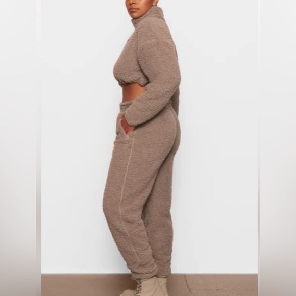 NWT SKIMS Teddy Joggers Sherpa Size Large - Picture 4 of 9